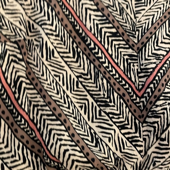 3 for $25! Loft knee length patterned dress, size 10 - Picture 4 of 4